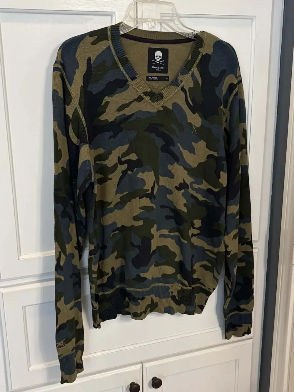 Marc Ecko Cut & Sew Camouflage Sweater Size M Green V-Neck Cotton